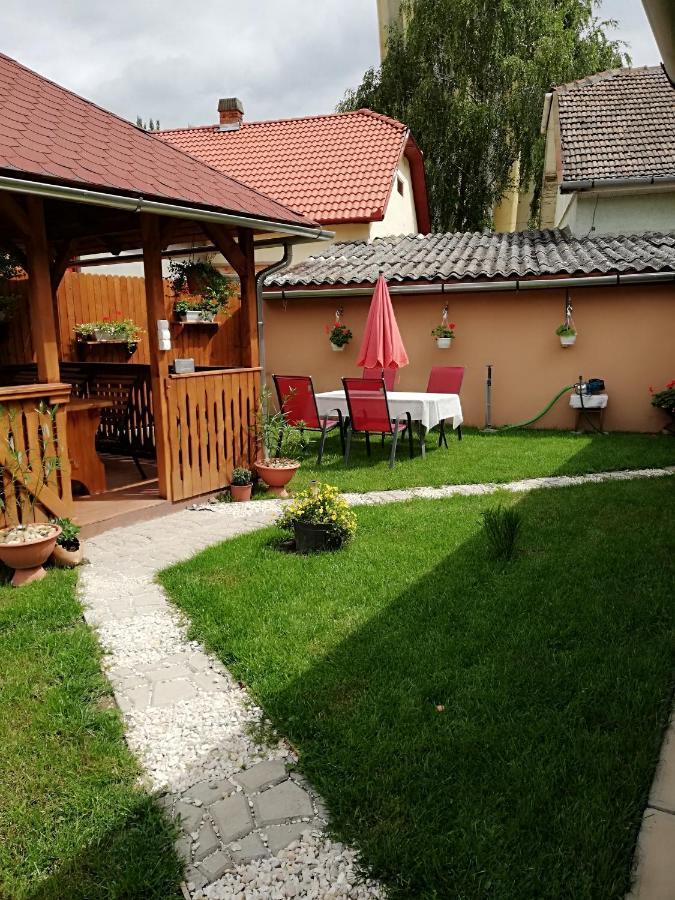 Csilla Apartman Makó Екстериор снимка